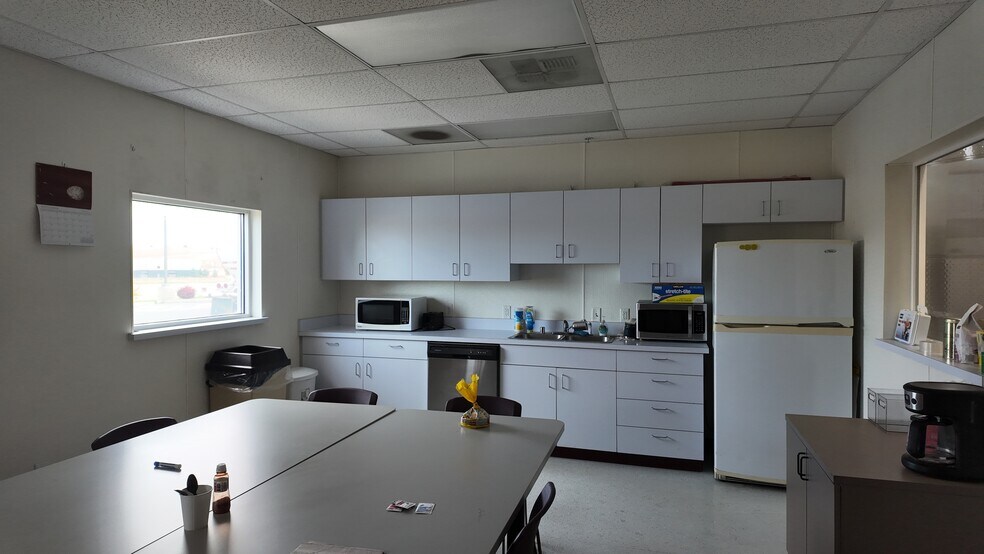 More Photos Of 8111 Keene Rd, West Richland Manufacturing For Sale