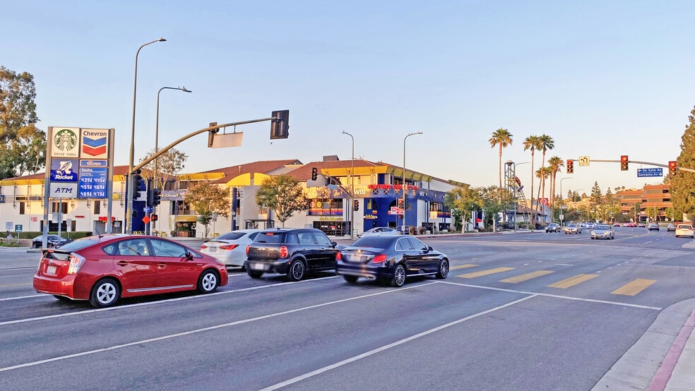 More Photos Of 20833-20861 Ventura Blvd, Woodland Hills Unknown For Lease