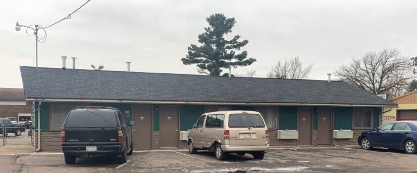 More Photos Of 801 N River St, Spooner Hotel For Sale