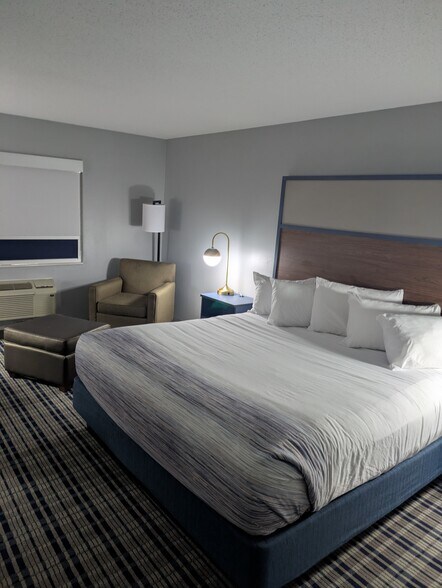 More Photos Of 411 Closz Dr, Webster City Hotel For Sale