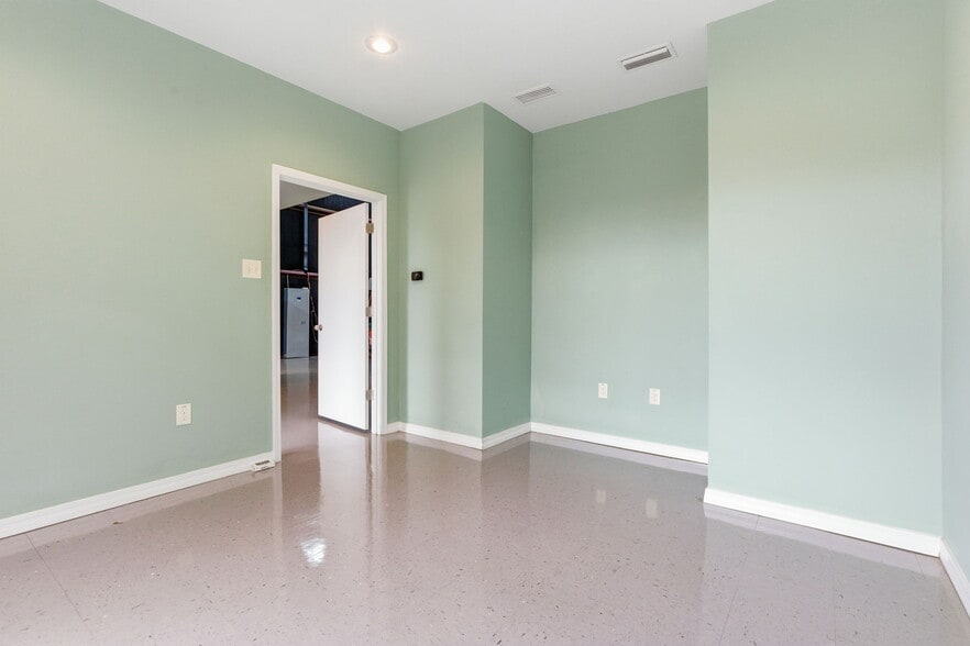 More Photos Of 183 Lower Ridge Rd, Conway Flex For Sale