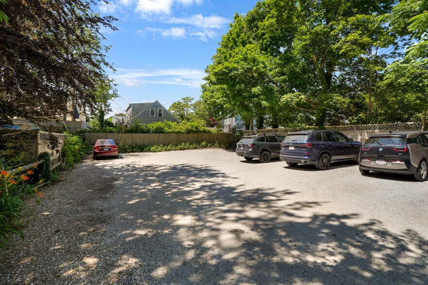 More Photos Of 218 Upper Main St, Edgartown Flex For Sale