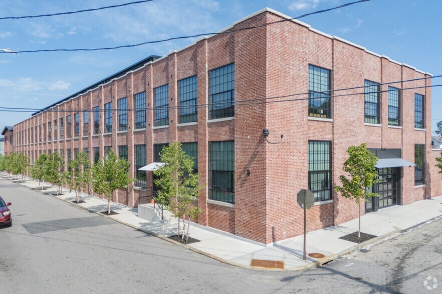 Primary Photo Of 49 Westfield St, Providence Restaurant For Lease