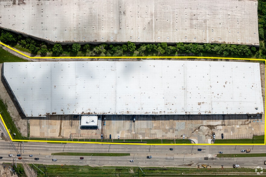 More Photos Of 2424 N Westmoreland Rd, Dallas Manufacturing For Sale