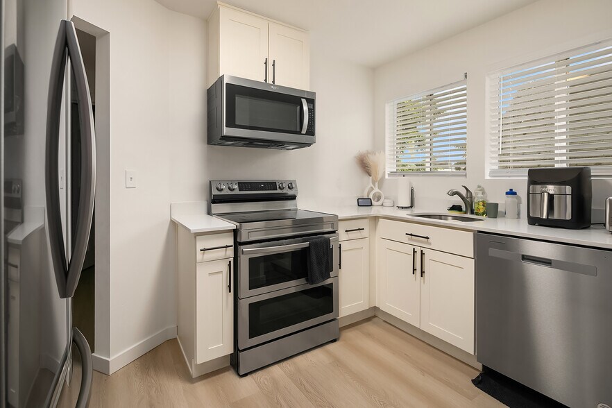 More Photos Of 4218 Pasadena Pl NE, Seattle Apartments For Sale