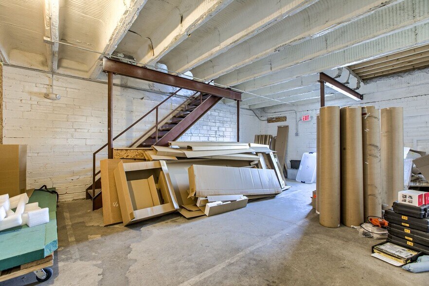 More Photos Of 415 S 7th St, Lincoln Warehouse For Lease