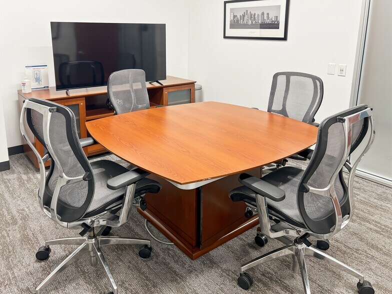 More Photos Of 7047 E Greenway Pky, Scottsdale Coworking Space