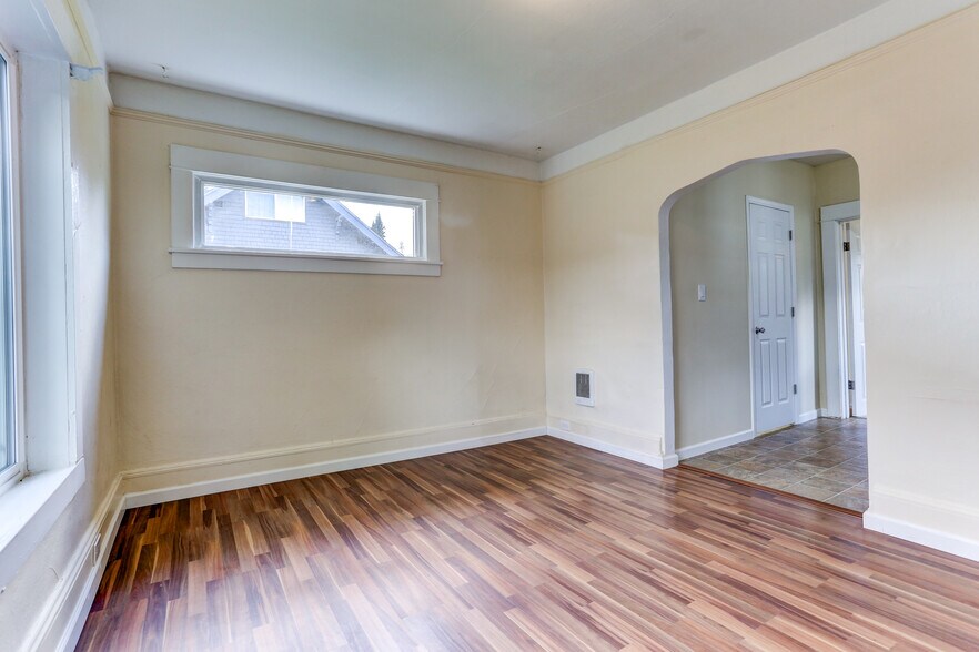More Photos Of 1512 Franklin St, Vancouver Apartments For Sale