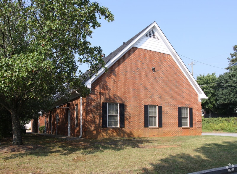 More Photos Of 5440 Lilburn Stone Mountain Rd, Stone Mountain Office For Lease