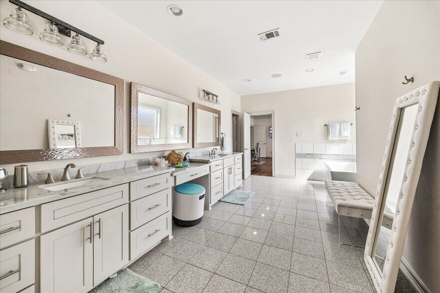 More Photos Of 638 Heights Blvd, Houston Office For Sale