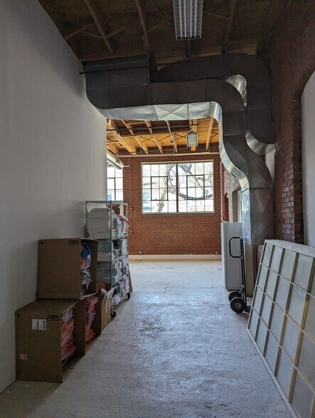 More Photos Of 583 Pacific St, Stamford Freestanding For Lease