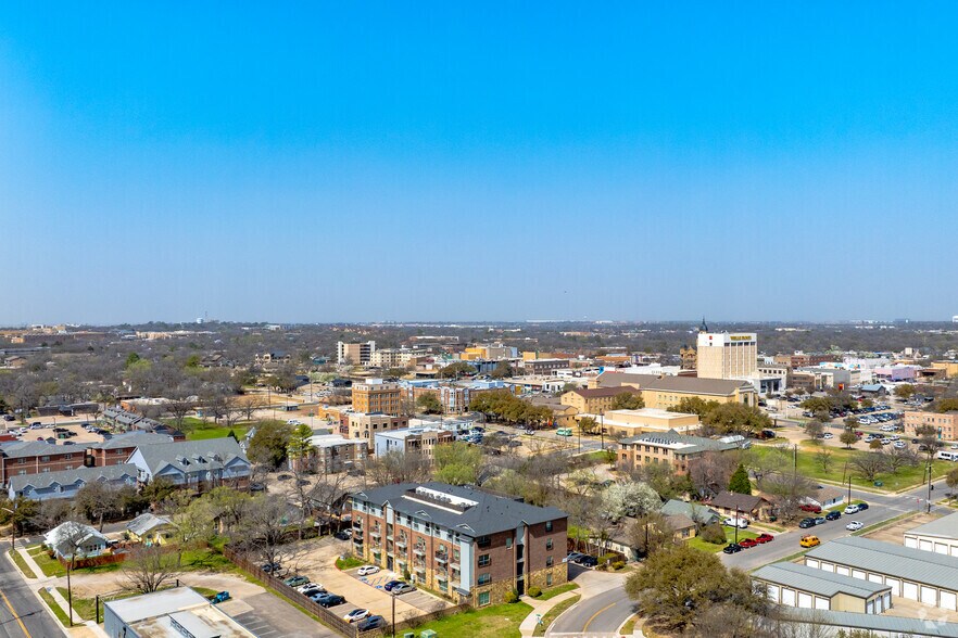 More Photos Of 404 Industrial St, Denton Apartments For Sale