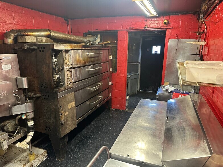 More Photos Of 2201 Hyde Park Blvd, Niagara Falls Restaurant For Sale