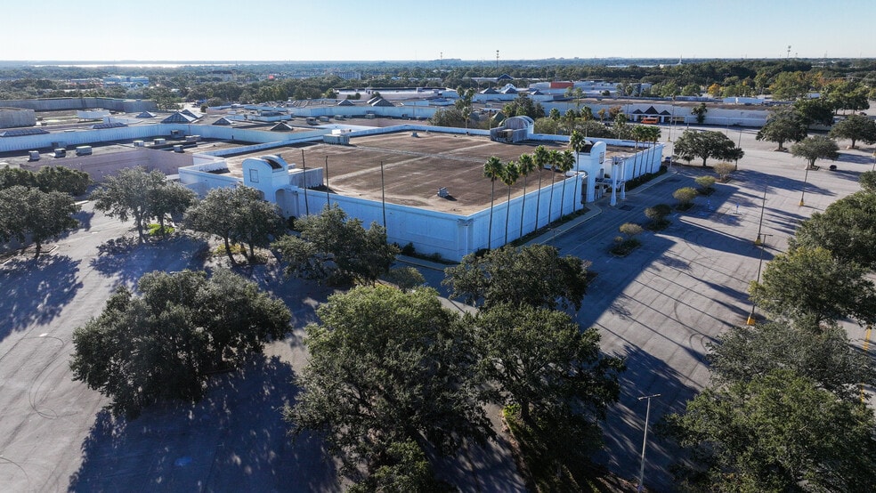 More Photos Of 3520 US Highway 98 N, Lakeland Department Store For Sale