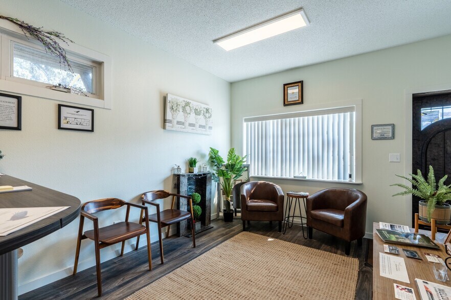 More Photos Of 112 N Chicago St, Hot Springs Light Distribution For Sale