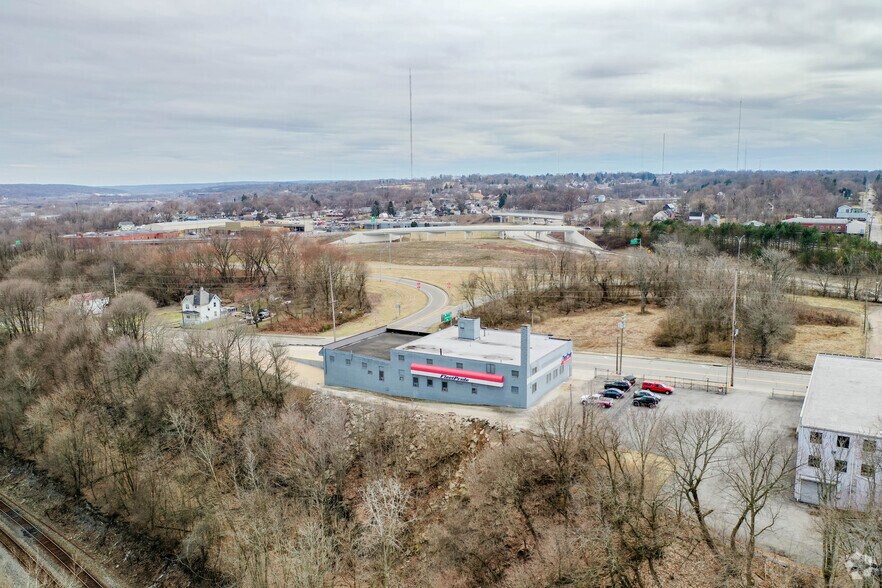 More Photos Of 134 E Woodland Ave, Youngstown Distribution For Sale