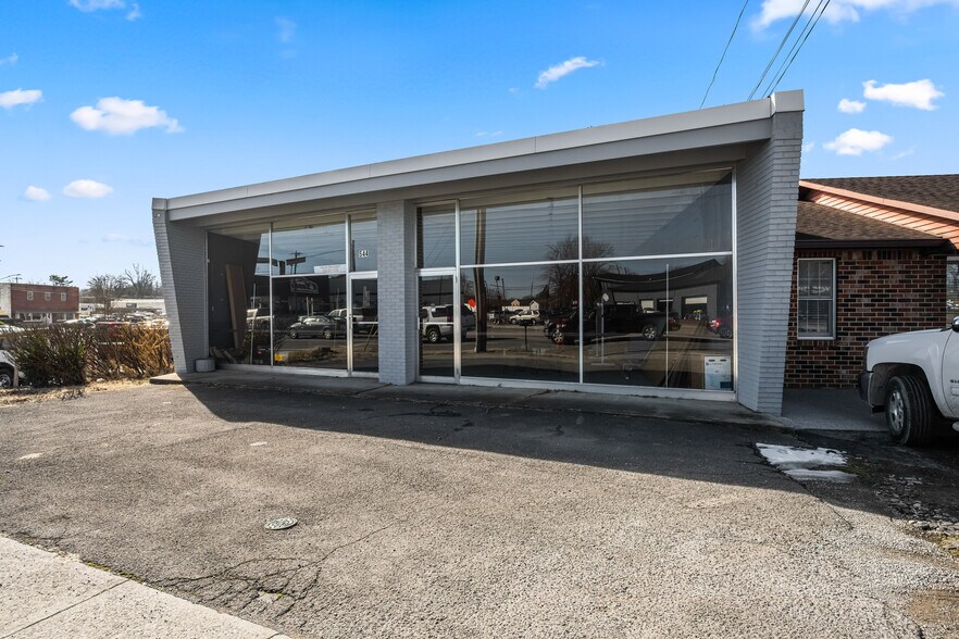 More Photos Of 518 Hillsboro Blvd, Manchester Storefront Retail Office For Sale