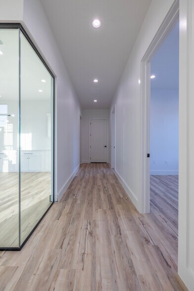 More Photos Of 8343 Upland Ave, Lubbock Office For Sale