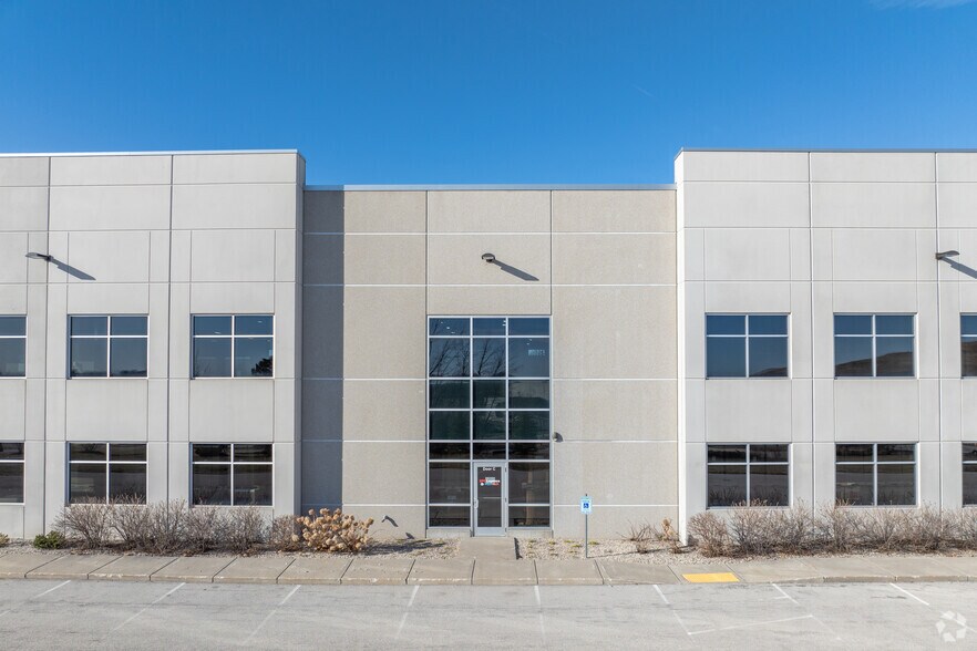 More Photos Of W130 N8675 Old Orchard Rd, Menomonee Falls Warehouse For Lease