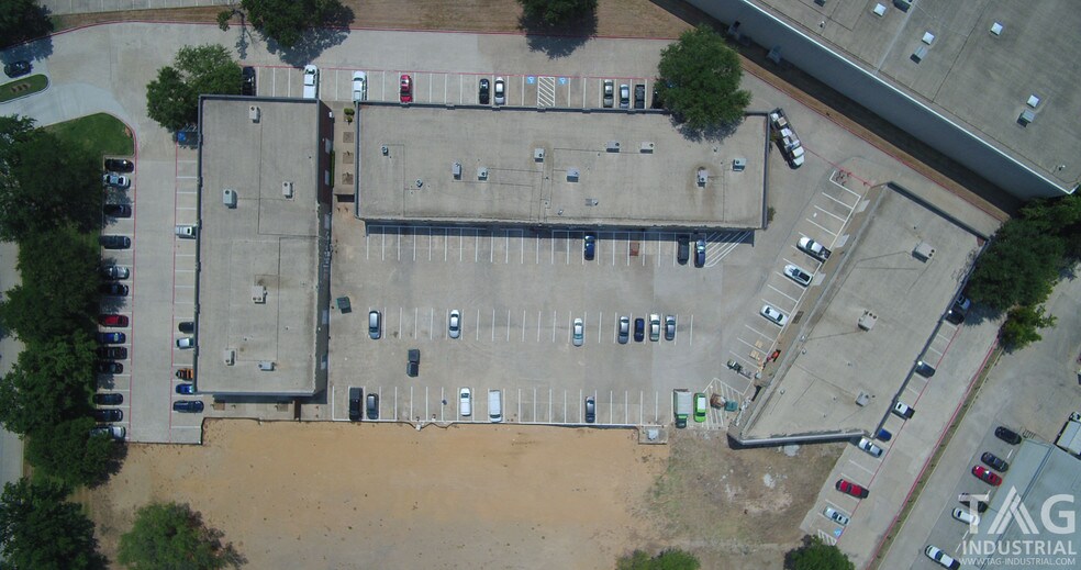 More Photos Of 1611 N Interstate 35E, Carrollton Research And Development For Lease