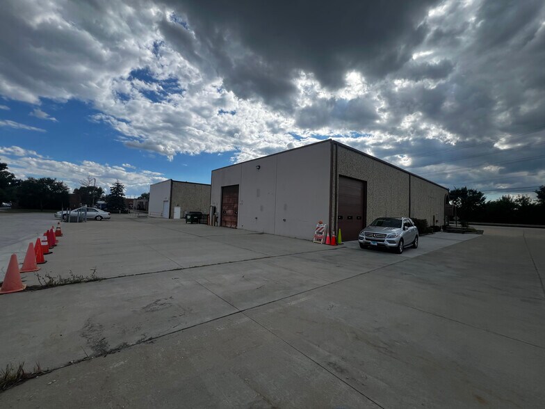 More Photos Of 115 N Prospect Ave, Itasca Showroom For Sale