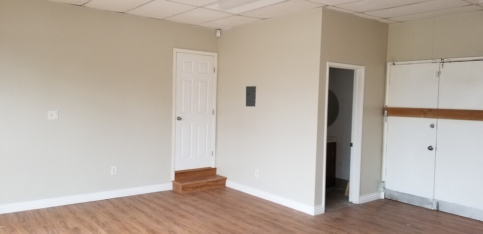 More Photos Of 6100-6108 Vineland Ave, North Hollywood Freestanding For Lease