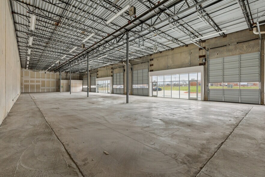 More Photos Of 550 W Round Grove Rd, Lewisville Showroom For Lease