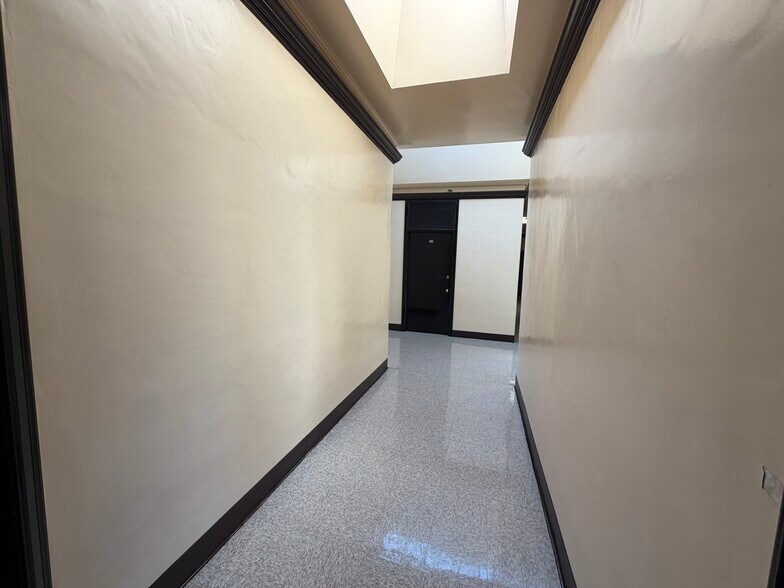 More Photos Of 6400-6404 Hollywood Blvd, Los Angeles Office For Lease