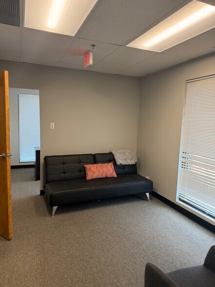 More Photos Of 9930 Derby Ln, Westchester Office For Sale