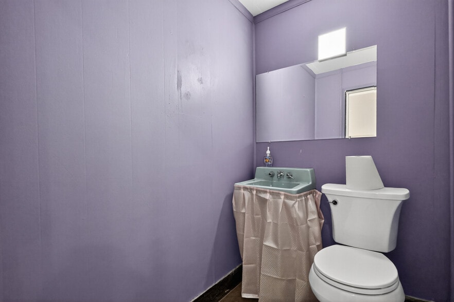 More Photos Of 118 S Broadway St, Yreka Restaurant For Sale