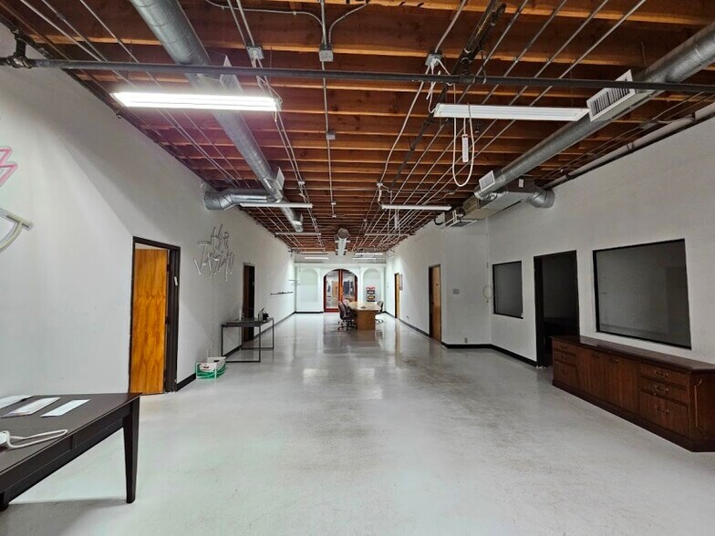 More Photos Of 123 E 35th St, Los Angeles Warehouse For Lease
