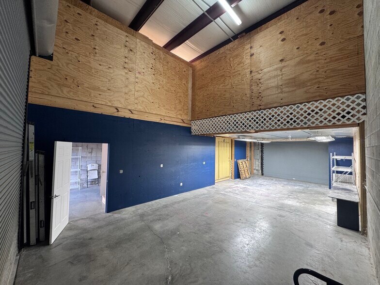 More Photos Of 1553 SE South Niemeyer Cir, Port Saint Lucie Warehouse For Sale