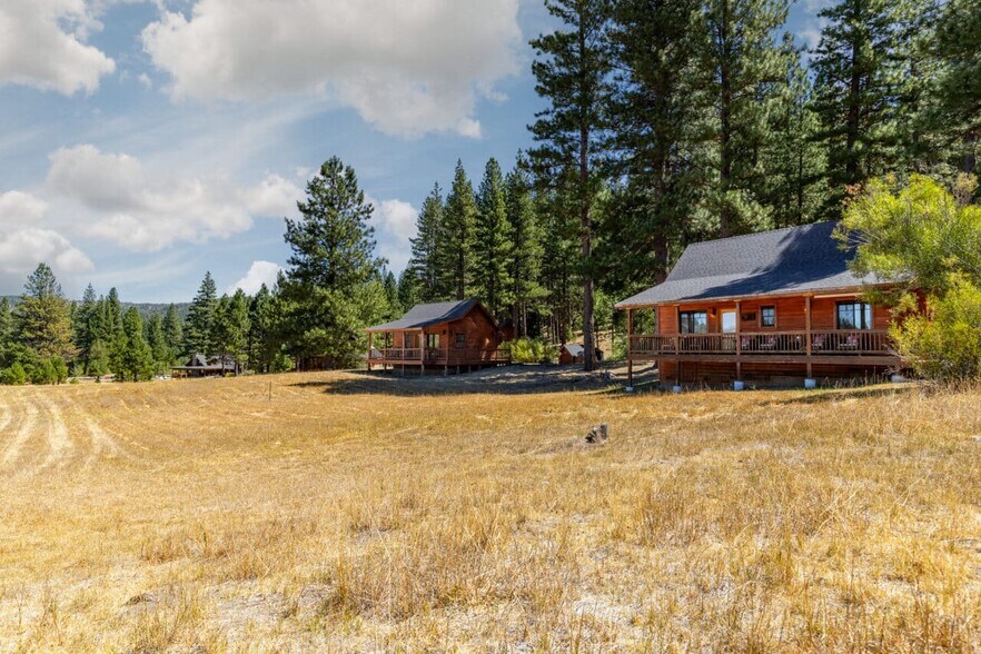 More Photos Of 985 Whitehawk Dr, Clio Hotel For Sale