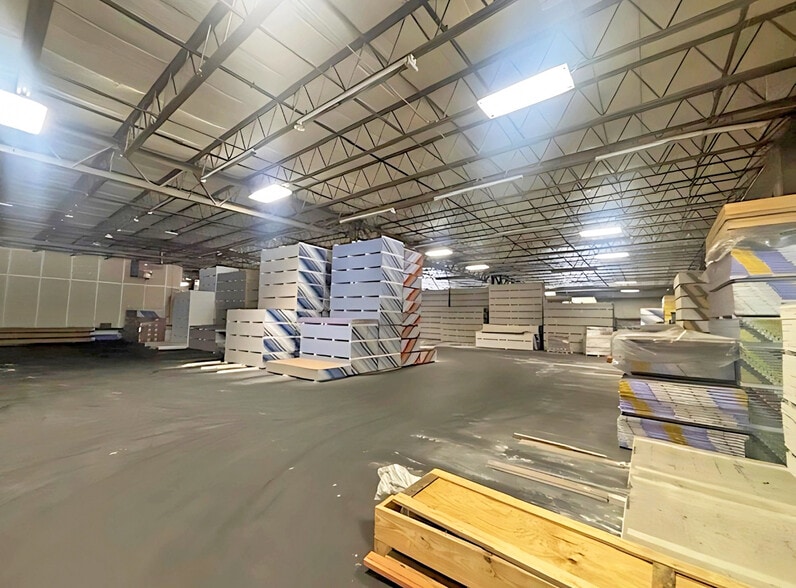 More Photos Of 721 Dawson Dr, Newark Warehouse For Lease