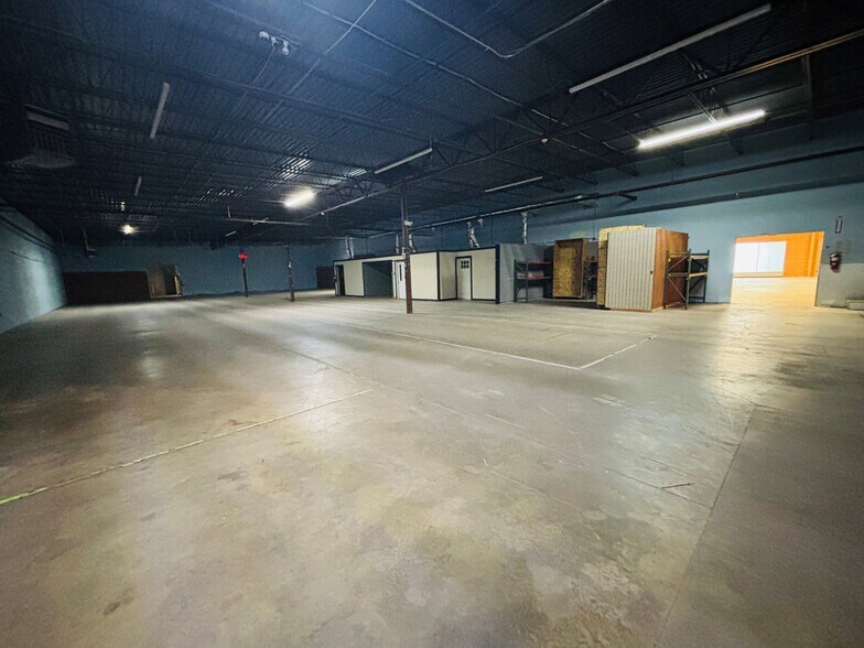 More Photos Of 5327 Coldwater Rd, Fort Wayne Storefront For Lease
