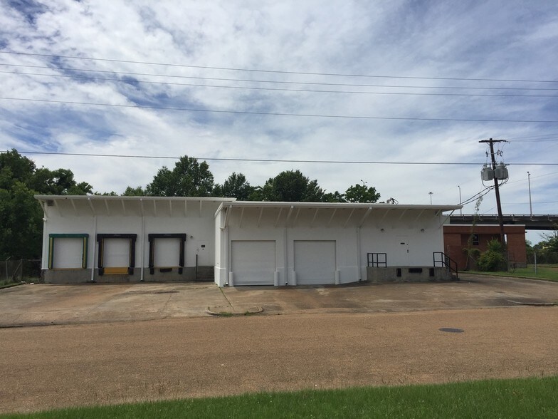 More Photos Of 755 Stonewall St, Jackson Flex For Sale