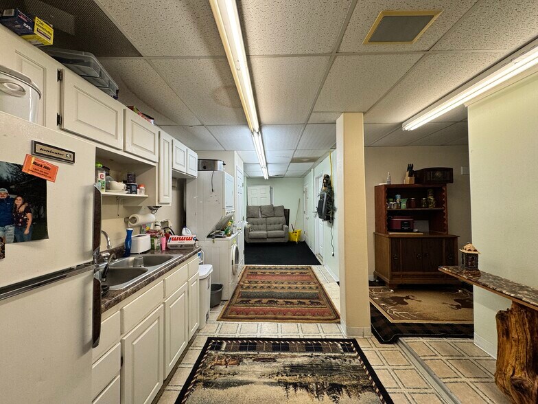 More Photos Of 530 N Broadway Ave, Riverton Mixed Retail For Sale