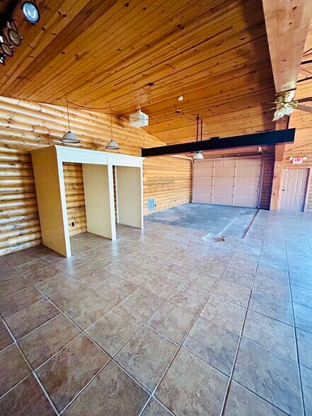 More Photos Of 3805 S Limit Ave, Sedalia General Retail For Lease