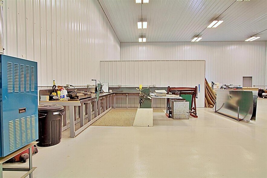 More Photos Of 114 Main St N, Berthold Industrial For Sale