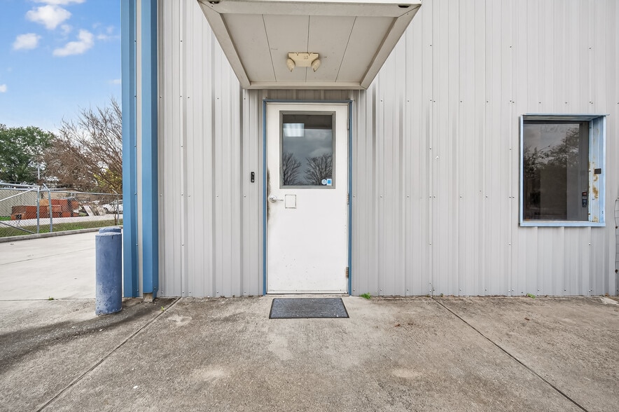 More Photos Of 10038 Grover Ln, Houston Warehouse For Sale