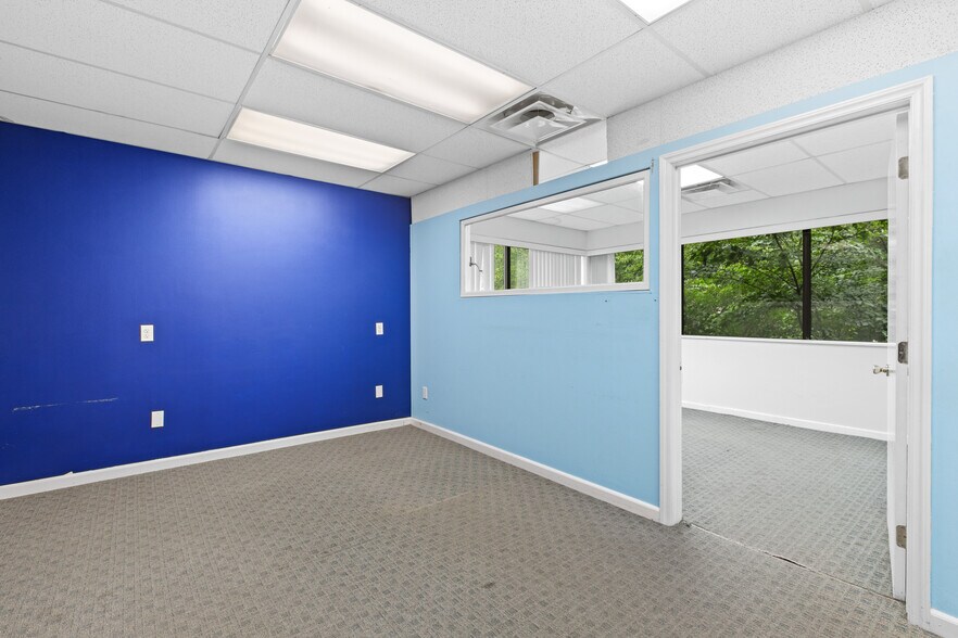 More Photos Of 29 Edison Ave, Oakland Warehouse For Lease