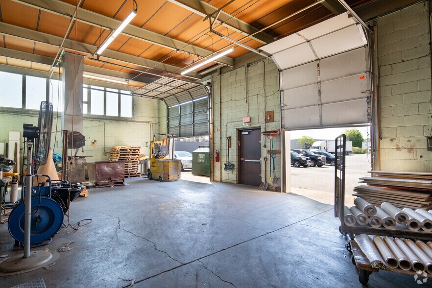 More Photos Of 135 Oser Ave, Hauppauge Warehouse For Lease