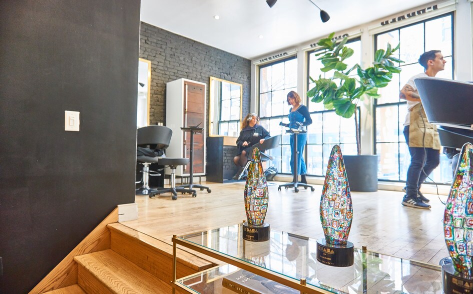 More Photos Of 111 W 17th St, New York Storefront Retail Office For Lease