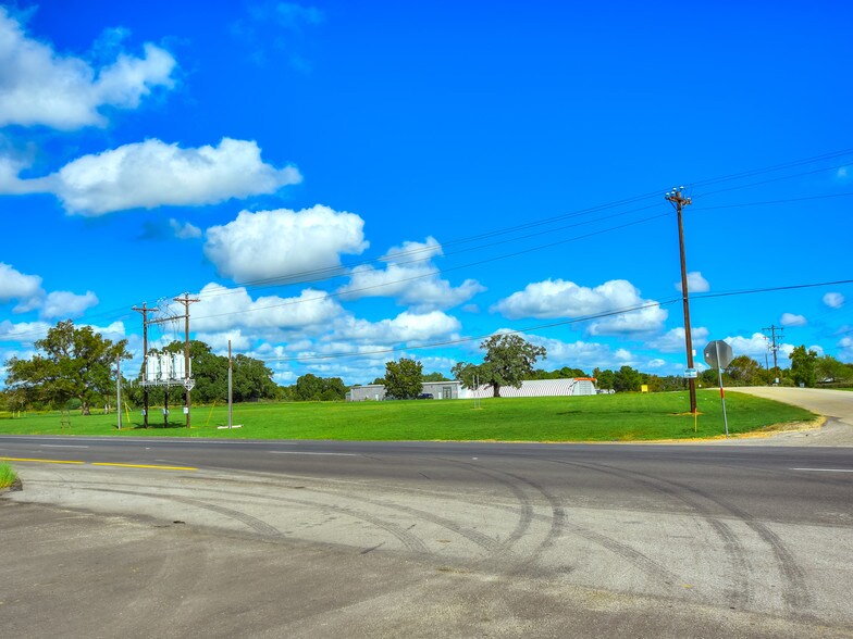 More Photos Of 108 Kellar Rd, Smithville Warehouse For Lease