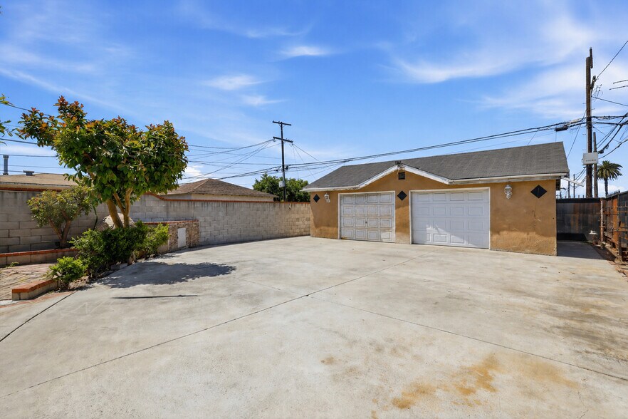 More Photos Of 932 E 23rd St, Long Beach Multifamily For Sale