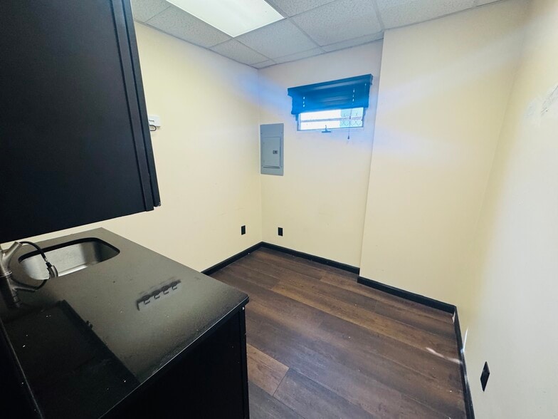 More Photos Of 816 Hempstead Tpke, Franklin Square Office For Sale