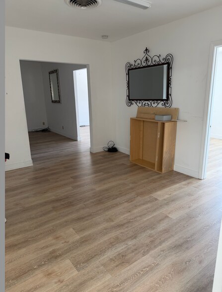 More Photos Of 910 S Barrington Ave, Los Angeles Storefront Retail Office For Lease