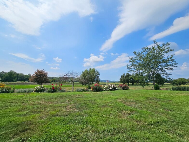 More Photos Of 73 Little York Rd, Warwick Garden Center For Sale