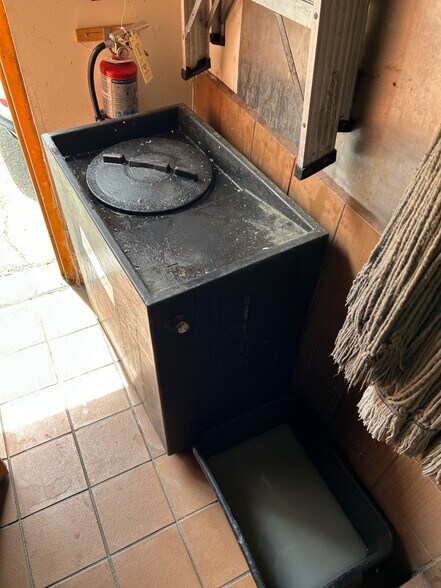 More Photos Of 9150-9198 W Olympic Blvd, Beverly Hills Storefront For Lease