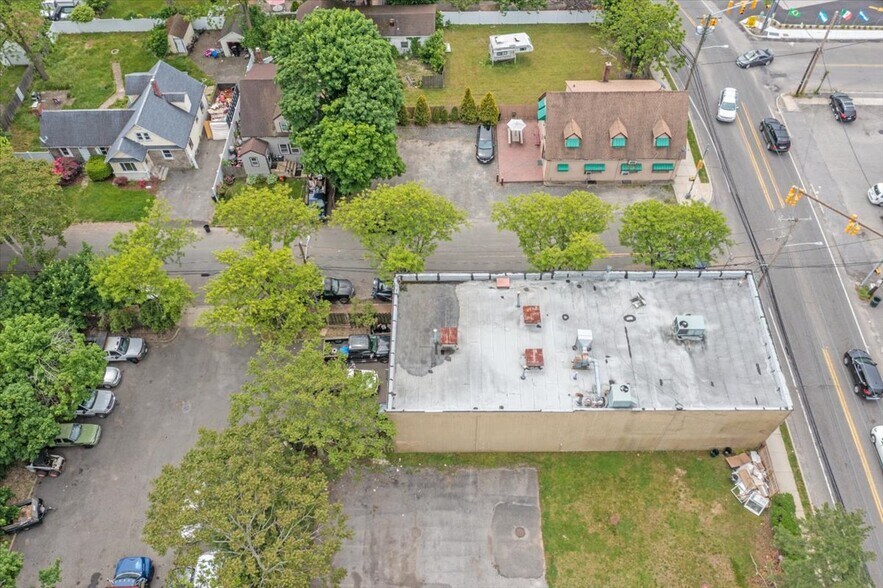 More Photos Of 194 Depot Rd, Huntington Station Light Distribution For Sale